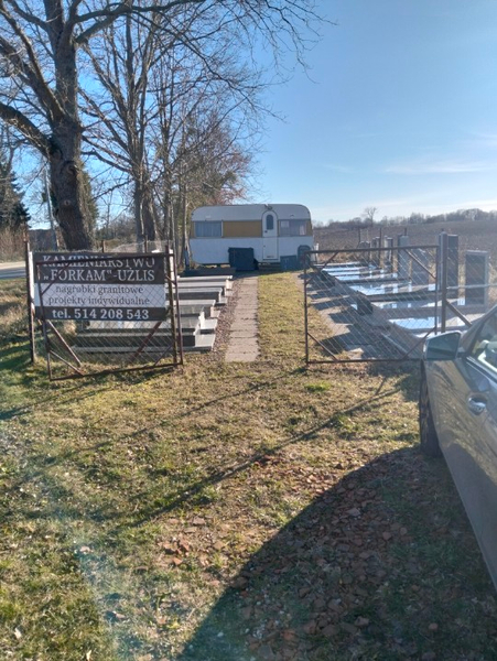 Zdjęcie na okładce dla Forkam - Kamieniarstwo, Montaż nagrobków Młynary, Obróbki wokół grobów, Naprawa nagrobków